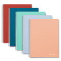Cinco cadernos Fegol A4 de argolas, com capas duras plastificadas em cores pastel: vermelho, azul-turquesa, verde-menta, azul-claro e pêssego.