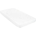 Lençol/resguardo impermeável KikkaBoo branco para berço, com dimensões de 60x120x15cm, feito 100% algodão e com um padrão subtil de crescentes em tons neutros, ajustado a um colchão.
