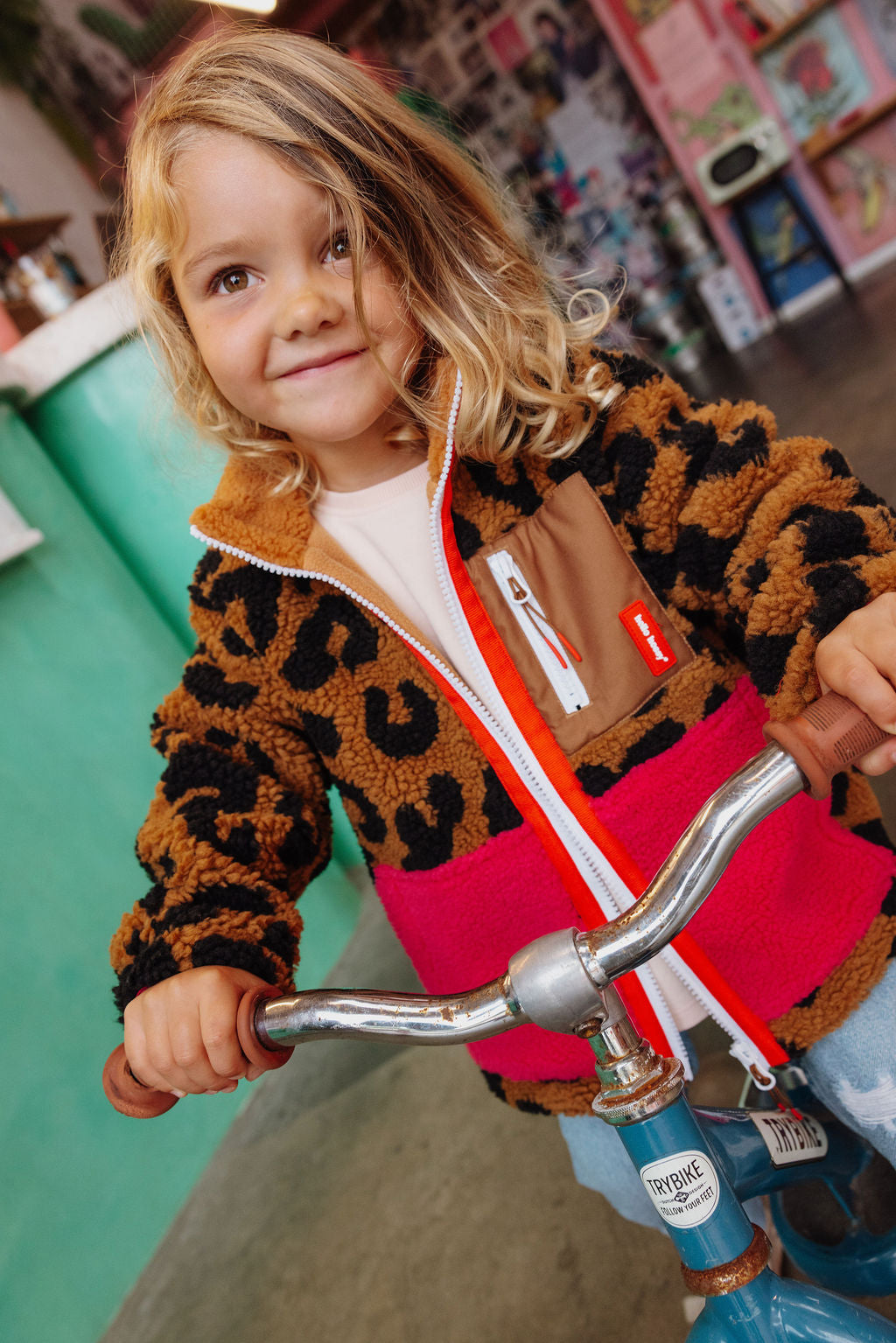 Veste polar Hello Hossy Leopard com forro polar, fecho de correr e bolso no peito, foto 1