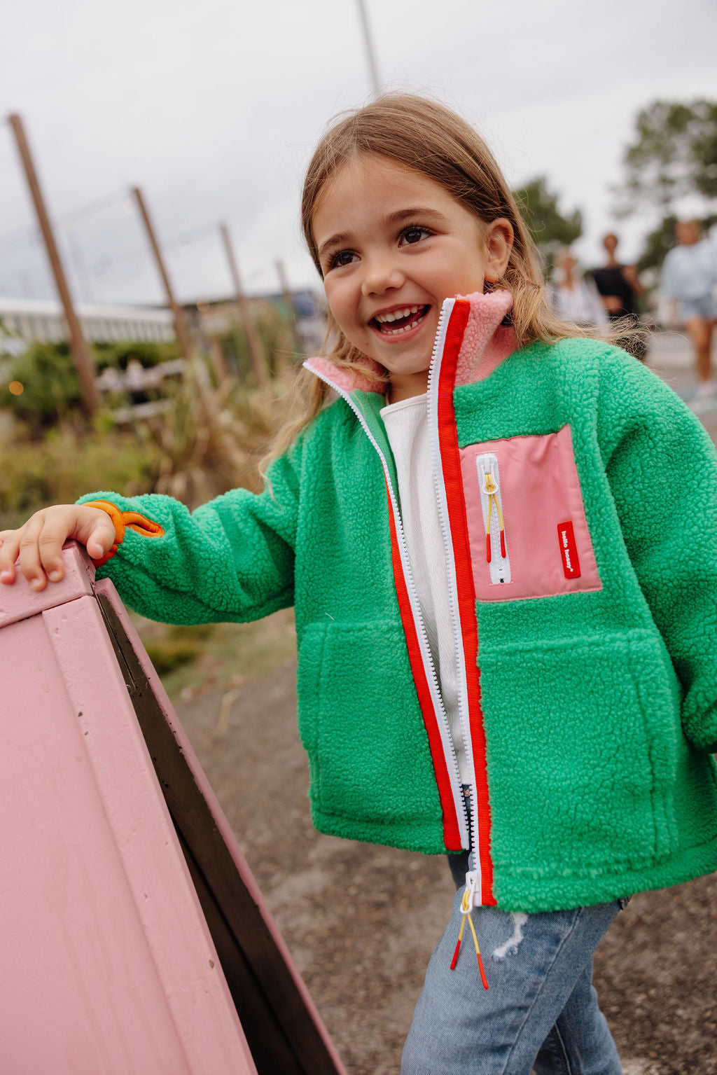 Veste polar Hello Hossy Green Candy com forro polar, fecho de correr e bolso no peito, foto 4