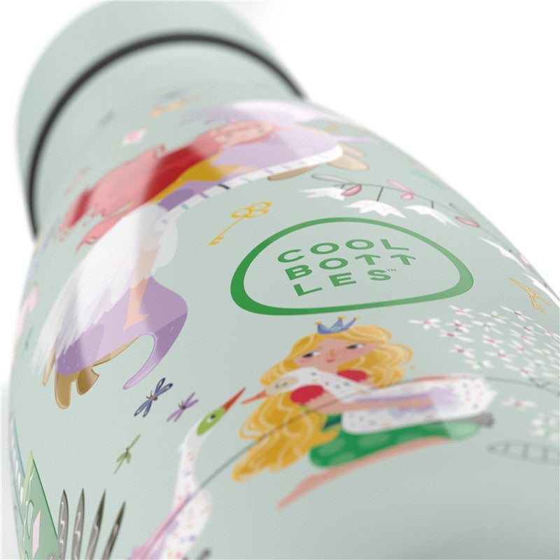 Detalhe da garrafa térmica Cool Bottles Princess Kingdom 350ml, realçando a impressão 3D do design de princesas e o logótipo da marca.
