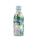 Garrafa térmica Cool Bottles Outdoor Adventure 500ml, vista frontal com design de paisagem montanhosa e atividades ao ar livre.
