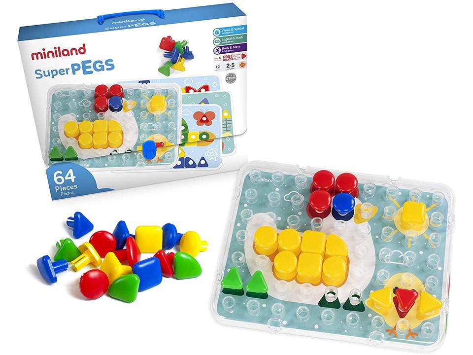 Caixa e conteúdo do jogo Miniland Super Pegs 64 peças, mostrando a placa transparente, os pinos coloridos e uma ficha modelo com um pato.