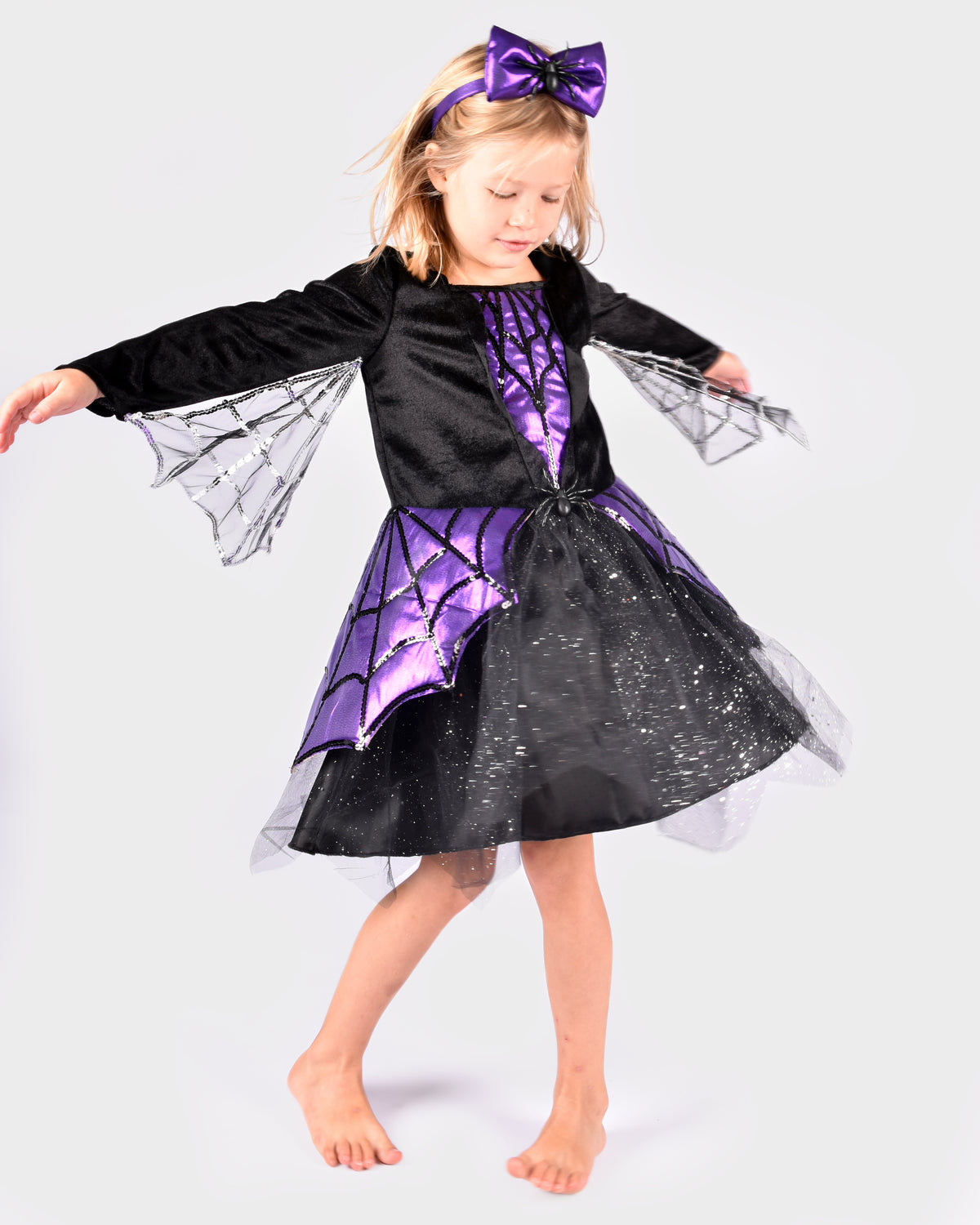 Vestido de aranha da Den Goda Fen com fita de cabelo e detalhes prateados, disfarce de Halloween para menina