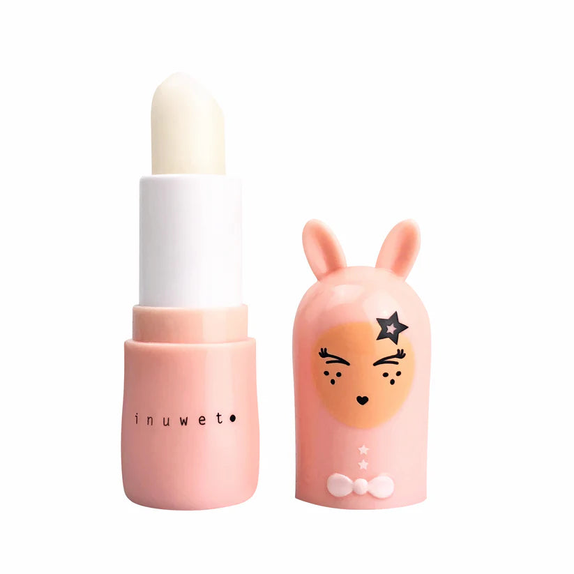 Bálsamo labial Inuwet Bunny rosa claro aberto, com o stick branco visível, e o coelho com uma estrela e expressão zangada.