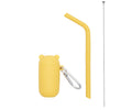 Conjunto We Might Be Tiny Keepie Palhinha Silicone reutilizável Amarelo com estojo, palhinha dobrada e escova de limpeza em fundo branco.