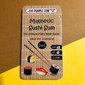 Capa do jogo magnético "The Purple Cow Magnetic Sushi Sum", mostrando o título, a temática de sushi e as especificações de jogo 2 em 1, ideal para viagens, para idades 8-99.