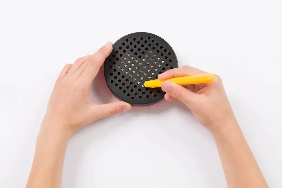 THE Magnetic Box MAGNETIC DOLL + INTERCHANGEABLE DRESSES
