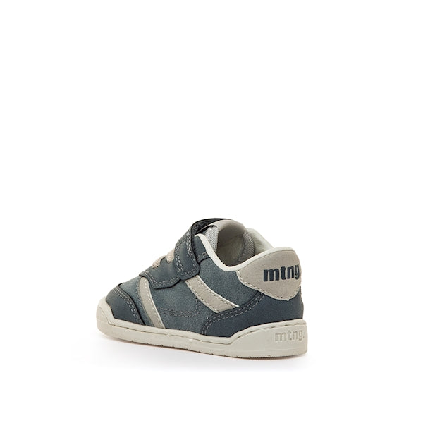 Sapatilha Mustang azul para bebe, par em angulo