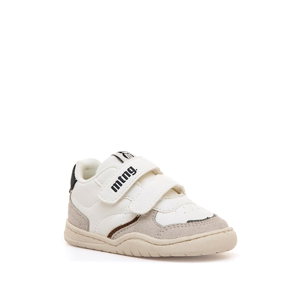 Sapatilha Mustang branca para bebe, par em angulo