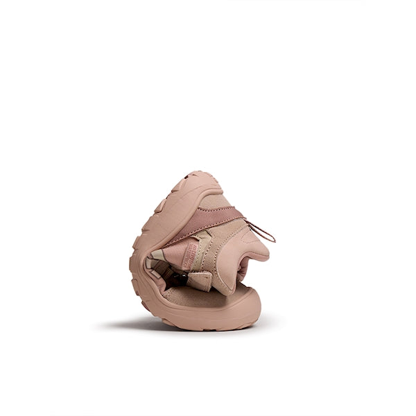Sapatilha Mustang rosa nude para crianca, flexibilidade da sola