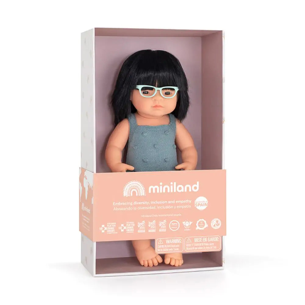 Miniland Boneca bebé Asiática c/óculos 38cm