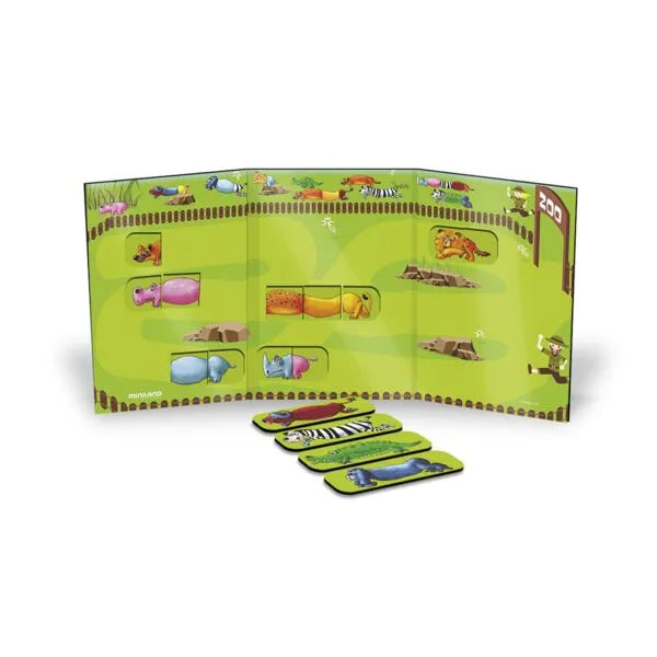 Tabuleiro aberto do jogo Miniland Magnético - Crazy Zoo, com espaços para encaixar as peças de animais e algumas peças soltas.