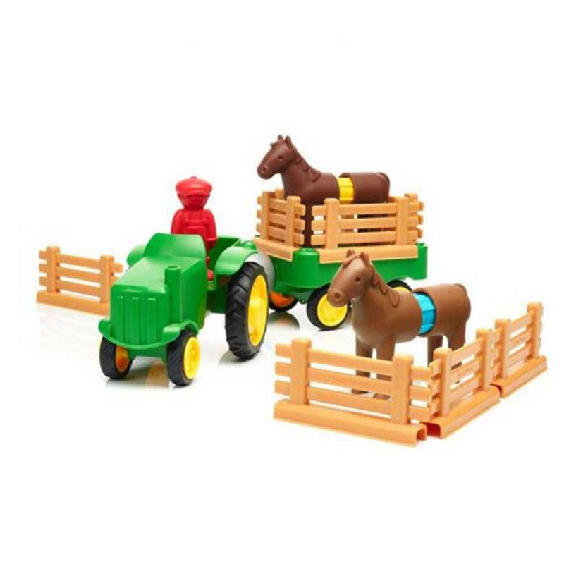 Conjunto SmartMax My First Trator Set montado, com trator verde, reboque, agricultor, dois cavalos e vedações, em fundo branco.