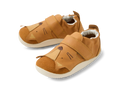 Par de sapatos Bobux Xplore Rummage Pumpkin para bebé, com fechos de velcro e design divertido de animal, vistos ligeiramente de cima.