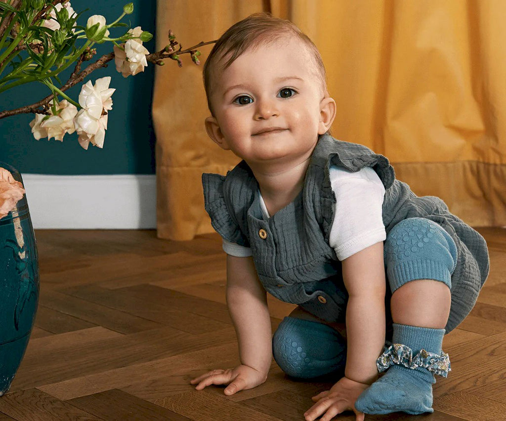 Meias antiderrapantes GoBabyGo em bambu com folho de estampado floral Liberty, cor cinzento mesclado