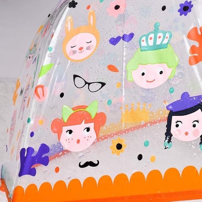 Detalhe do tecido transparente do guarda-chuva Djeco Funny Faces com ilustrações de rostos e padrões coloridos, alguns prontos para ganhar cor.