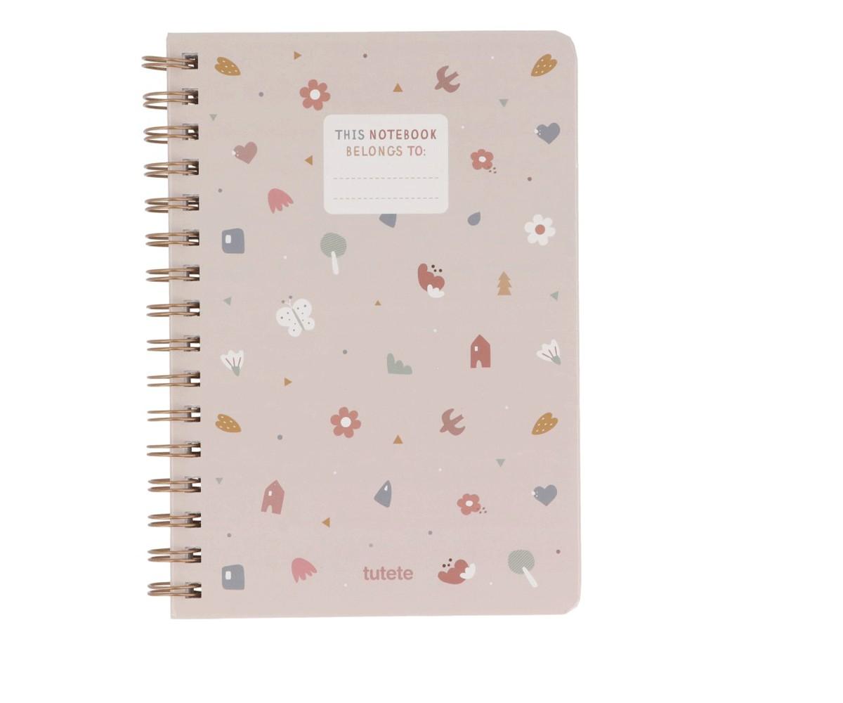 Caderno Escolar Tutete com capa rosa claro e padrão de elementos da natureza, com espiral.