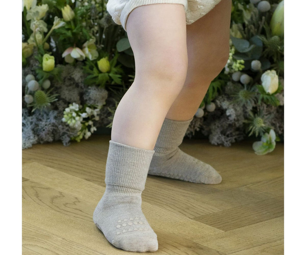 Pack de 3 pares de meias antiderrapantes GoBabyGo em viscose de bambu, cor areia, para bebé