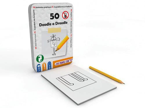 Embalagem do jogo de cartas "Doodle a Droodle" da The Purple Cow, mostrando 50 cartas, um lápis amarelo e um cartão de exemplo desenhado.