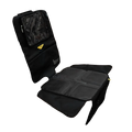 Vista lateral da capa protetora de banco Axkid 3 em 1, desdobrada para mostrar a secção do assento e do encosto com bolso para tablet.