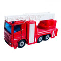 Vista lateral em ângulo da miniatura de camião dos bombeiros SIKU, em vermelho vivo, com escada branca articulada no topo e janelas azuis. O modelo apresenta identificação regional da Catalunha.