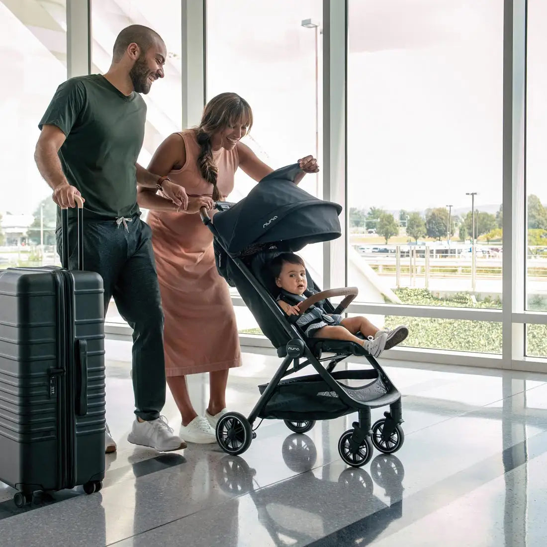 Carrinho nuna trvrl caviar aeroporto lado