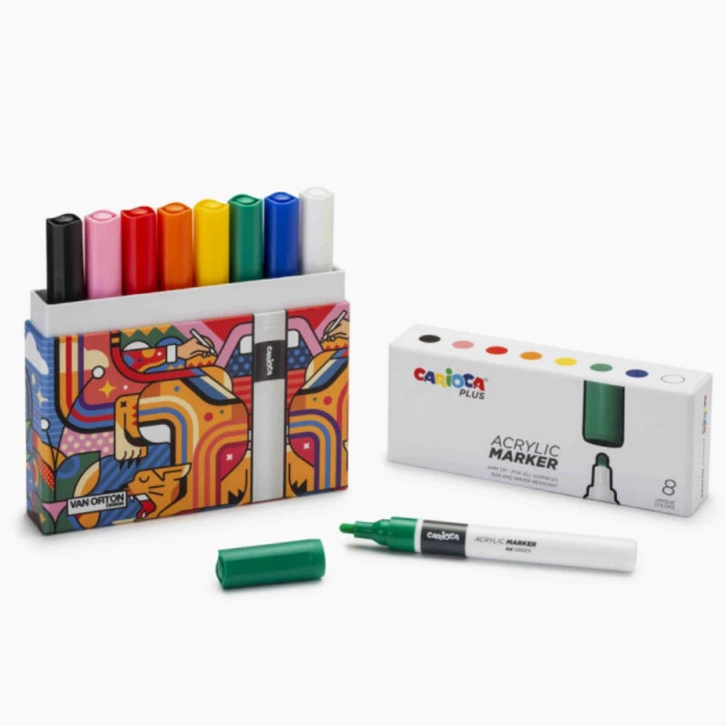 Conjunto de 8 marcadores acrílicos Carioca Plus de 2mm dispostos em caixas, com um marcador verde separado e a tampa.