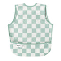 Babete impermeável sem mangas da Tiny Twinkle com padrão de quadrados (xadrez) em verde menta claro e branco, com bolso frontal e fecho ajustável.