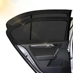 Cortina para sol ajustável instalada na janela traseira de um automóvel