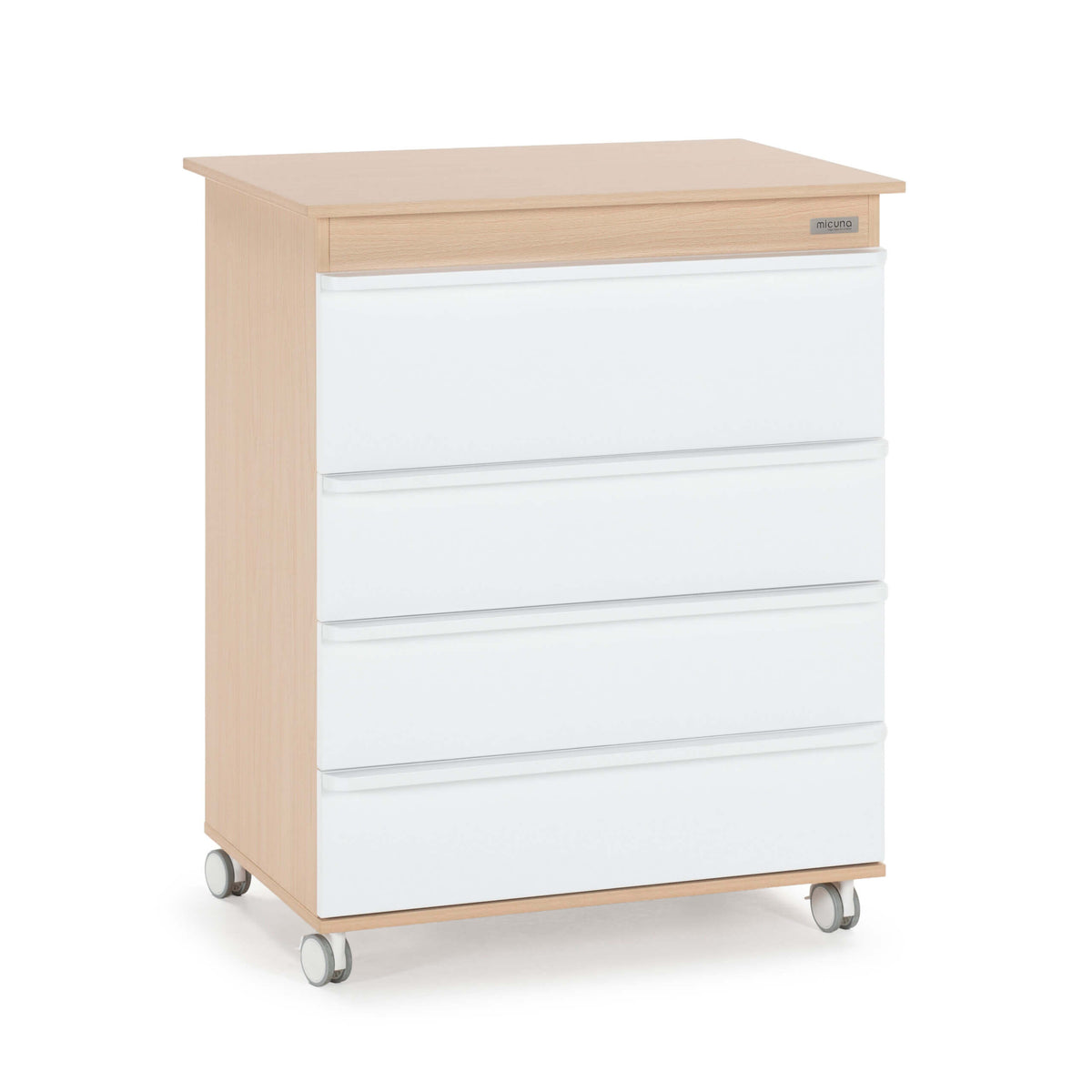 Micuna Amaia BD-2027 em Madeira / Branco visto de frente, com 4 gavetas de fecho suave e rodas, em fundo branco.