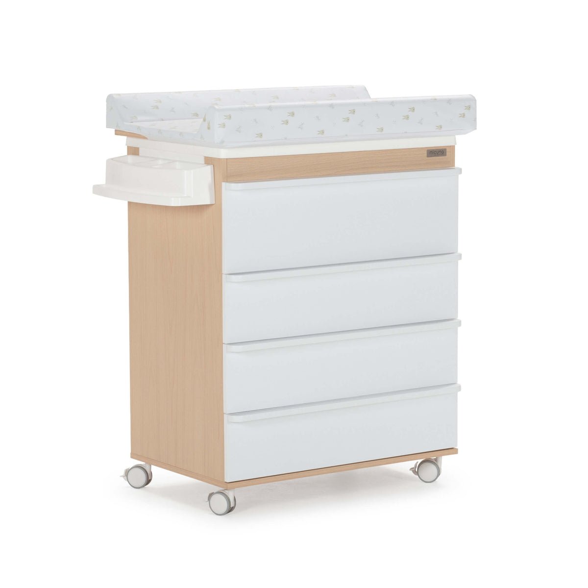Micuna Amaia Banheira desmontável BD-2027 em Madeira / Branco com banheira, muda-fraldas e rodas, em fundo branco.