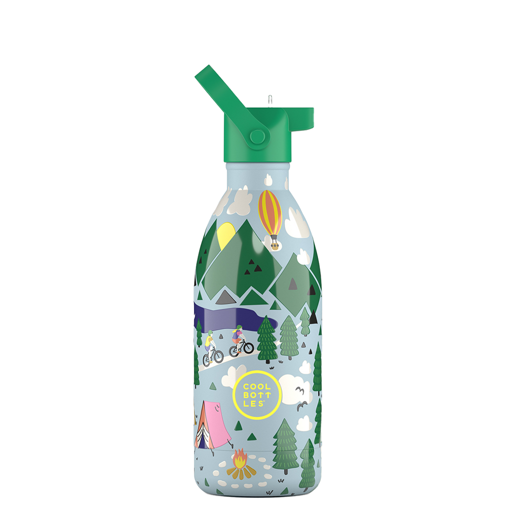 Garrafa térmica Cool Bottles Outdoor Adventure 500ml com tampa de palhinha verde aberta, destacando o design de aventura.