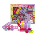 Conjunto Martinelia Super Girl de unhas e cabelo, exibindo a caixa aberta com vernizes, giz de cabelo, fitas, separadores de dedos e lima.