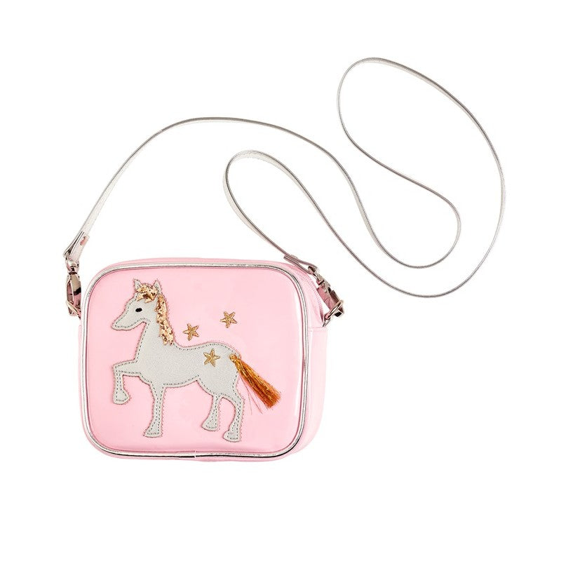 Mala tiracolo infantil cor-de-rosa da Souza Pauline com um aplique de cavalo branco, crina dourada e cauda em franja, alça fina prateada e fundo branco.