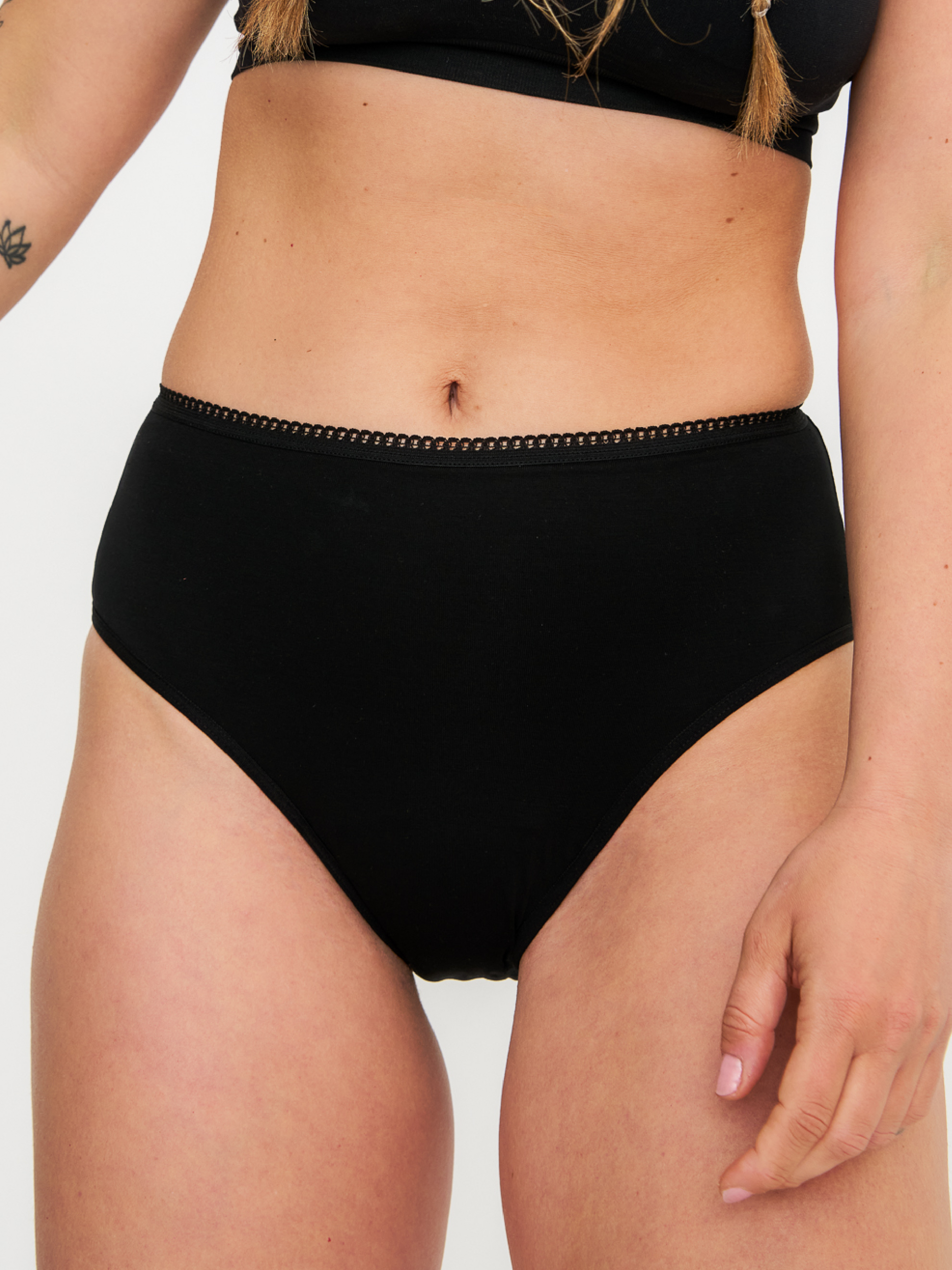 AllMatters cueca menstrual de cintura alta vestida
