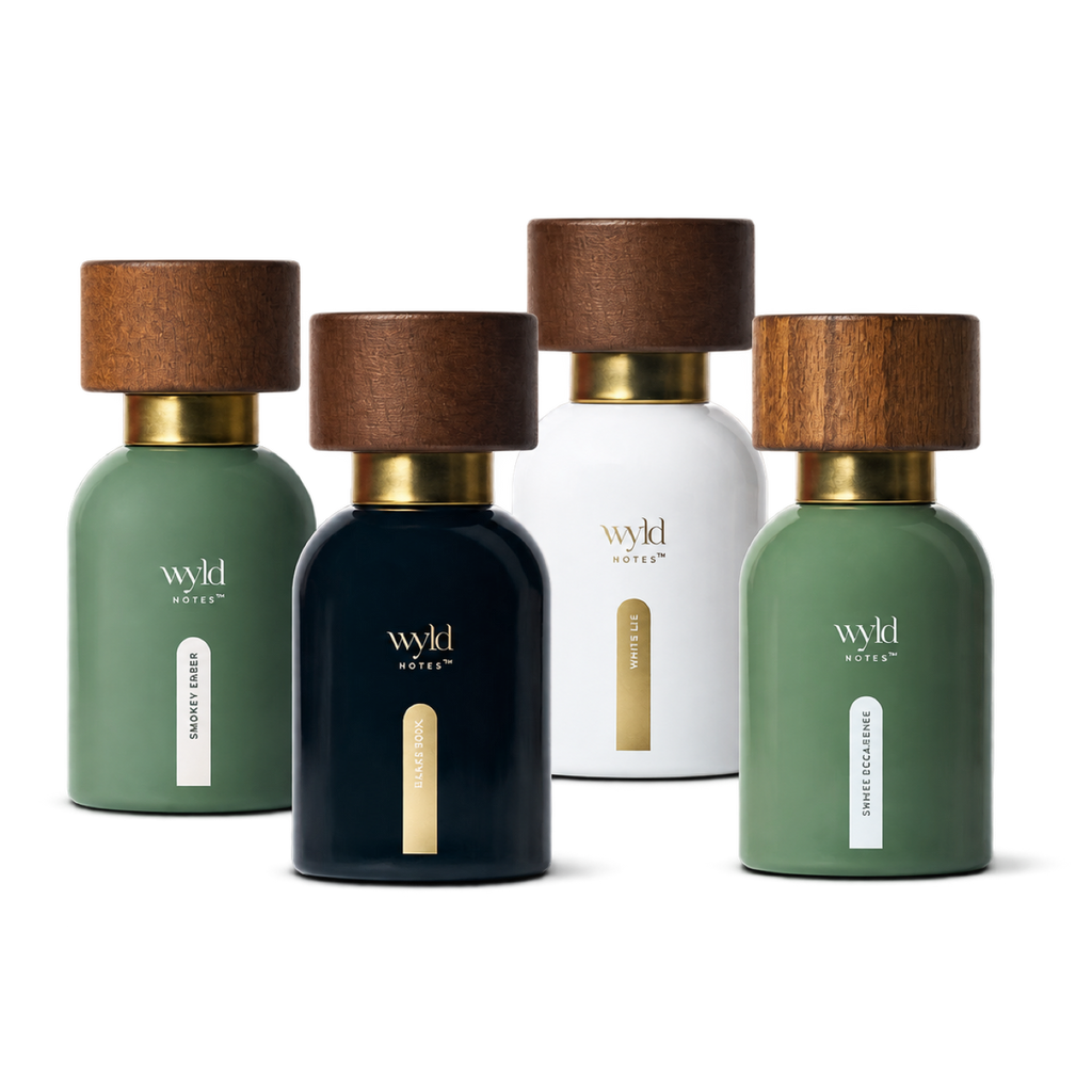 Os quatro perfumes naturais Wyld Notes de 30 ml alinhados sobre fundo branco, com tampas de madeira