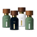 Os quatro perfumes naturais Wyld Notes de 30 ml alinhados sobre fundo branco, com tampas de madeira