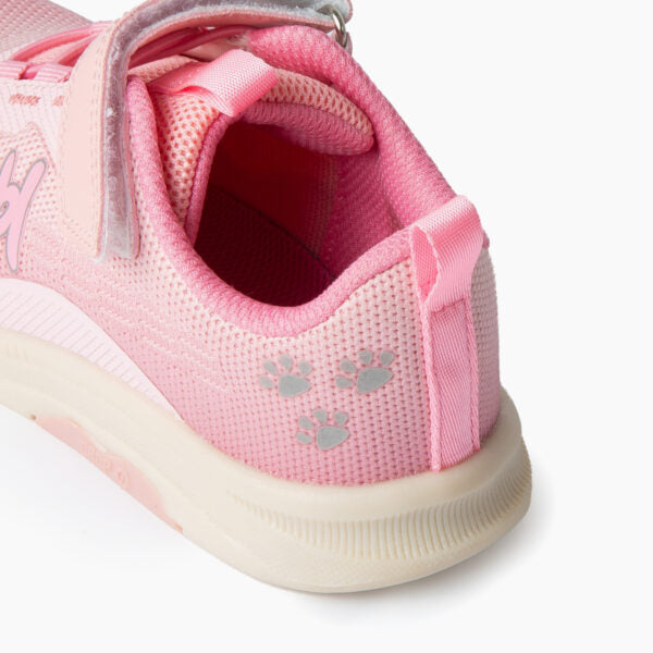 Detalhe da parte traseira da sapatilha Baby Lobitos Barefoot Sport Core rosa, com as pegadas refletoras.