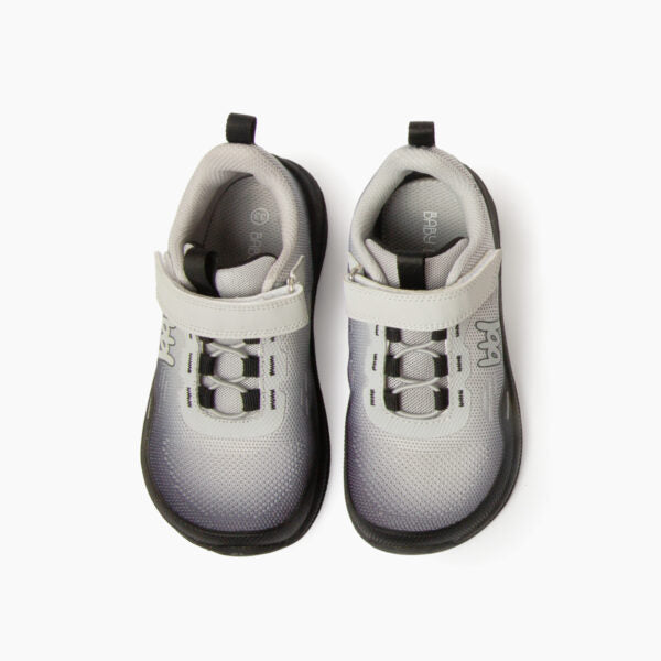 Par de sapatilhas Baby Lobitos Sport Sprint (Negra) vistas de cima, com velcro branco.