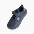 Sapatilha Baby Lobitos Barefoot Sport Turbo azul, vista em ângulo superior, mostrando o design e fecho de velcro.