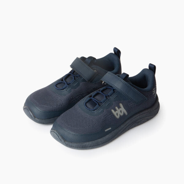 Par de sapatilhas Baby Lobitos Barefoot Sport Turbo azuis, vista geral em ângulo, evidenciando o design desportivo.