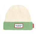 Gorro HELLO HOSSY Grandma Green em algodão orgânico, bicolor creme e verde-claro, com emblema "Cool Kids Only".