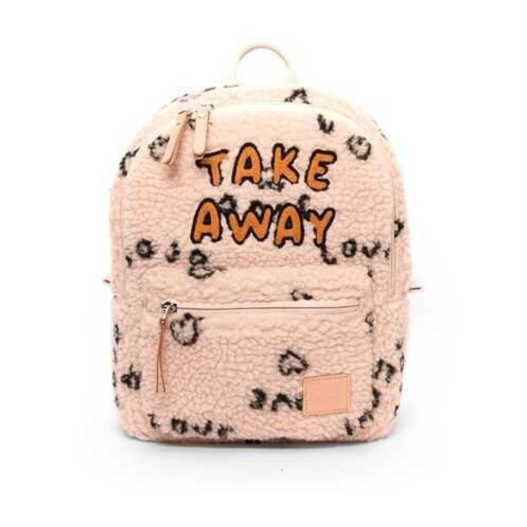 Mochila infantil Btbox JOJO FACTORY BABY TAKE AWAY em tecido felpudo rosa claro com padrão de leopardo preto e texto "TAKE AWAY" em laranja.