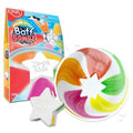 ZIMPLIKIDS Bomba de banho Estrela em forma de espiral arco-íris, ao lado da embalagem colorida do produto Baff Bombz.