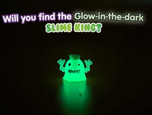 Figura do Rei Slime de ZIMPLIKIDS a brilhar no escuro, demonstrando a característica glow-in-the-dark.