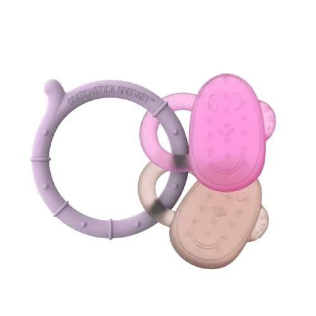 Mordedor Matchstick Monkey em forma de macaco com anel, nas cores rosa, lilás e bege.