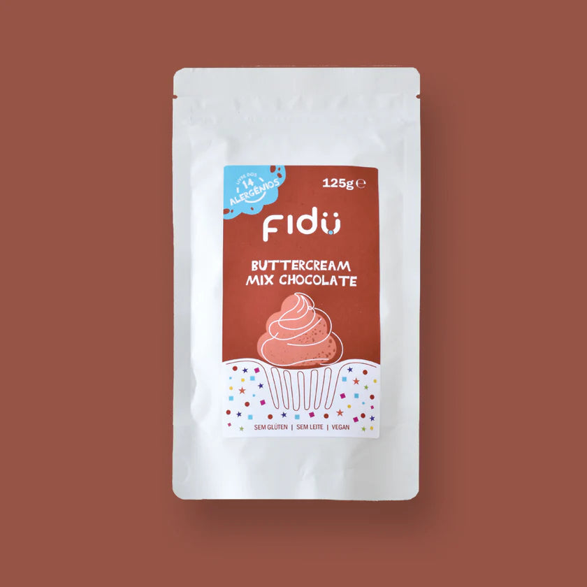 Embalagem branca tipo saco zip-lock do Fidu Buttercream Mix Chocolate, com rótulo castanho e indicação de 125g, sem glúten, sem leite e vegan.