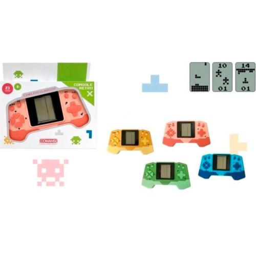 Vista da embalagem da Comansi - Consola Retro X ao lado de quatro consolas em cores variadas (amarelo, rosa, verde, azul) e exemplos de peças de Tetris.