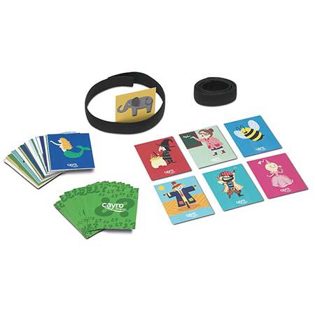 Todos os componentes do jogo Cayro "O que vês?" dispostos: tiaras, cartões de personagens e cartas de jogo.
